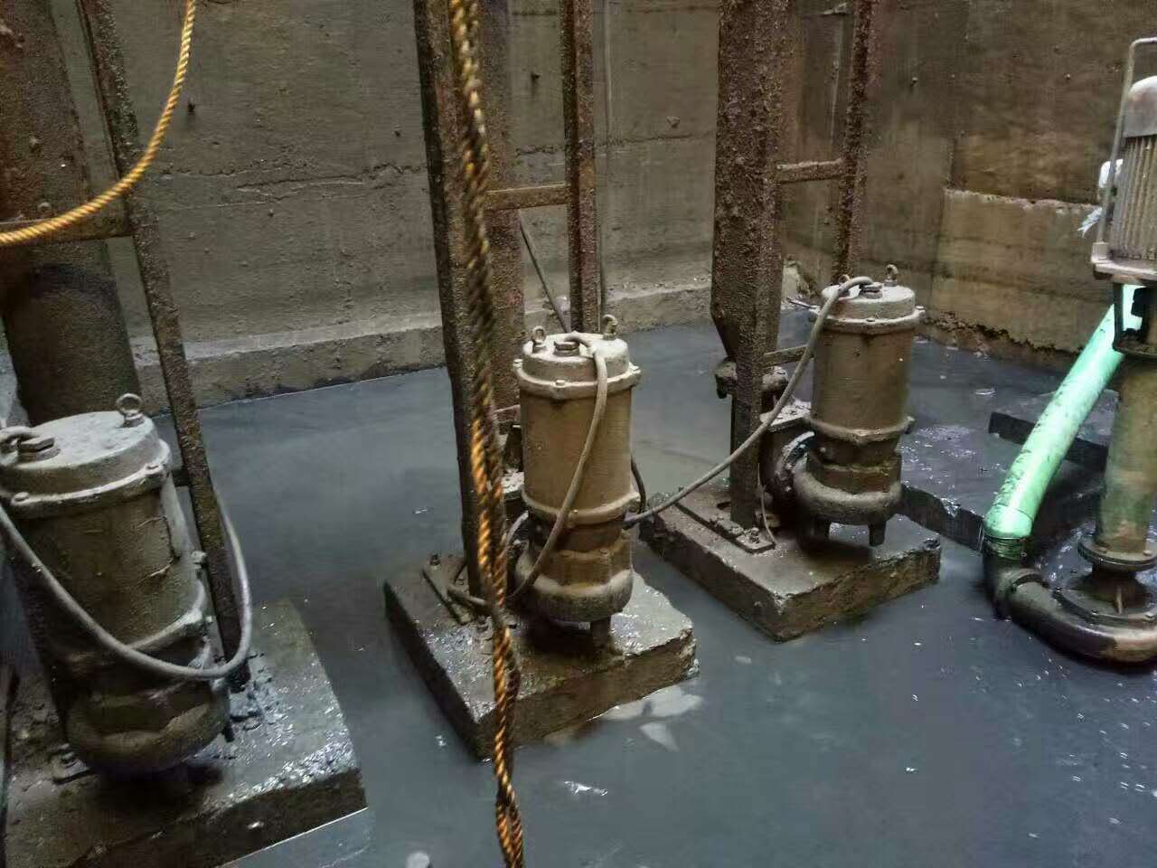 南浔污水池清理