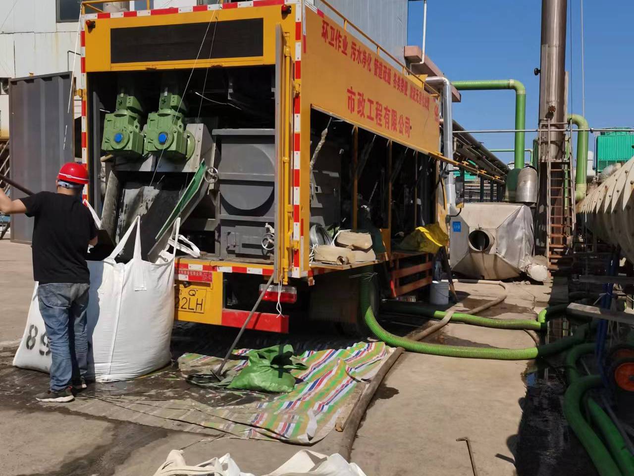 南浔淤泥压干处理